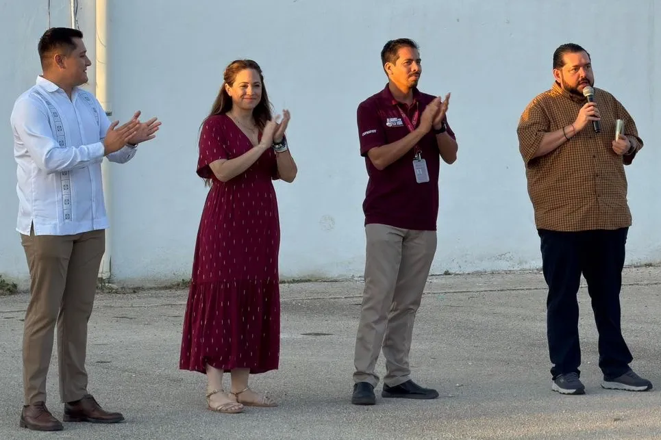 Bayardo Ojeda Marrufo reúne a cientos de jóvenes en gran feria educativa en Mérida