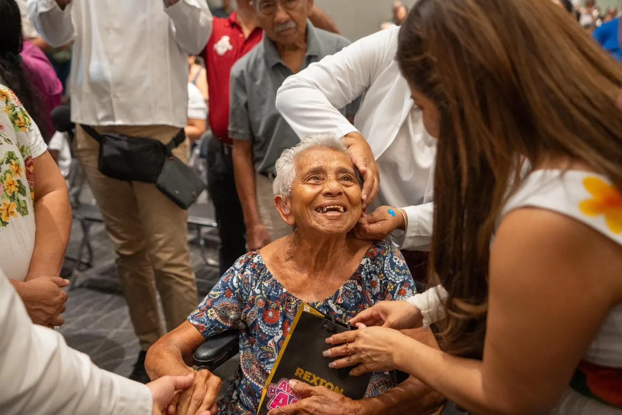 Auxiliares auditivos devuelven la oportunidad de escuchar a más de 100 yucatecas y yucatecos