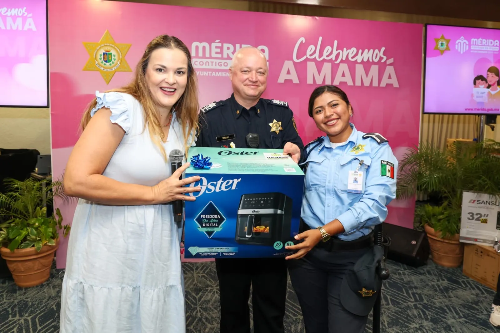 Cecilia Patrón reconoce a madres meridanas y destaca apoyo para las mujeres