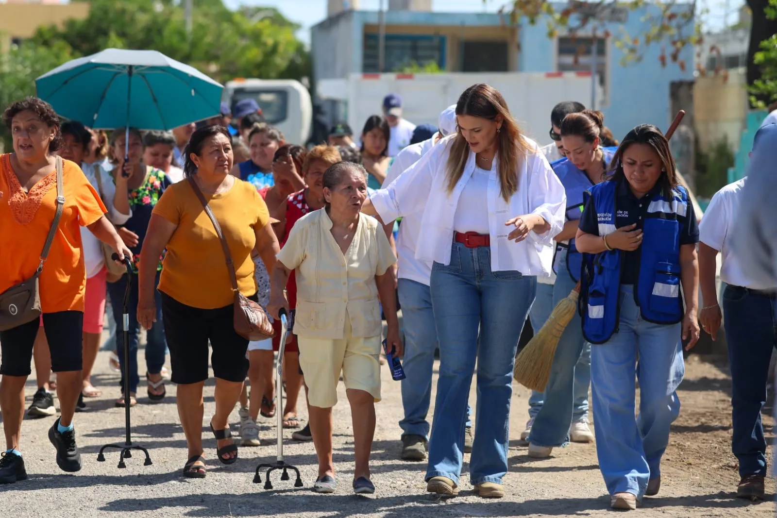Más de 2 mil vecinos beneficiados con jornada masiva de limpieza en Mérida