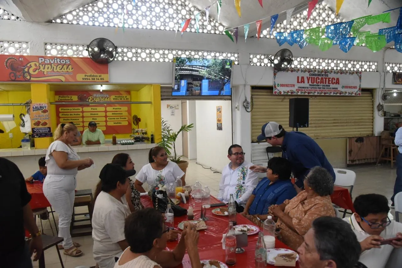 El mundial llega a los mercados de Mérida; pantallas en mercados de Mérida serán permanentes tras la justa