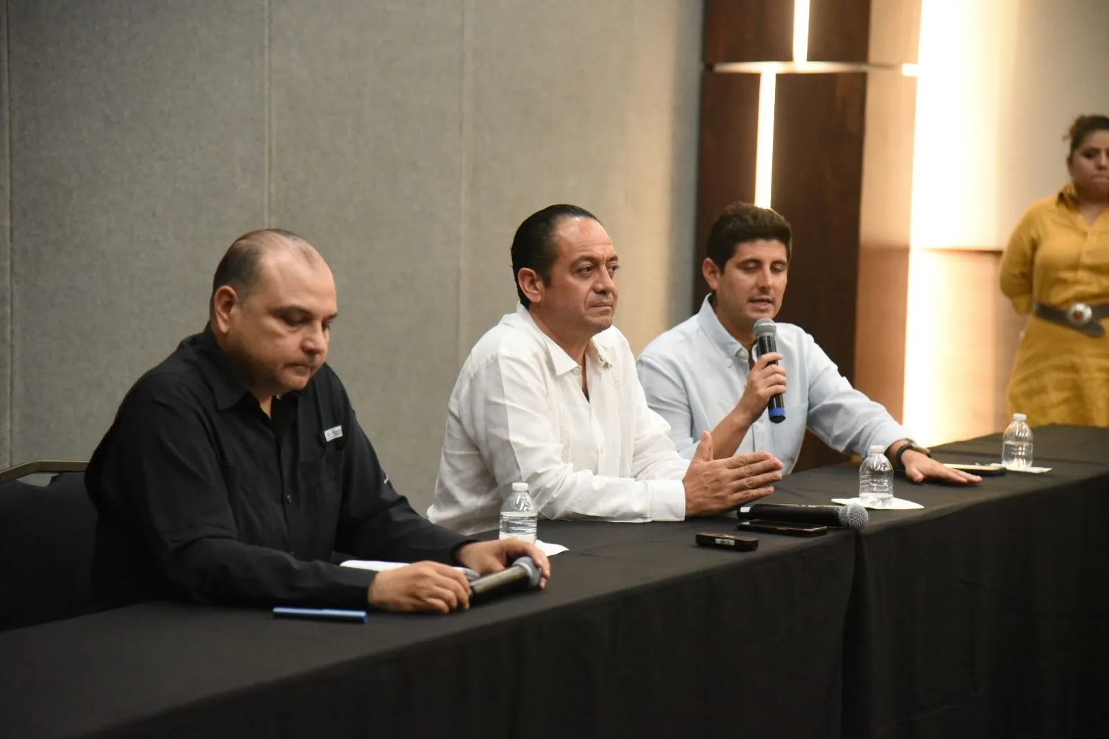 Reubicarán a artesanos al nuevo acceso de Chichén Itzá; descartan desalojos