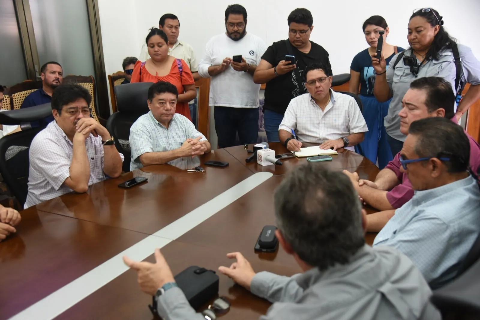 Transportistas advierten posible colapso del Va y Ven por falta de pagos