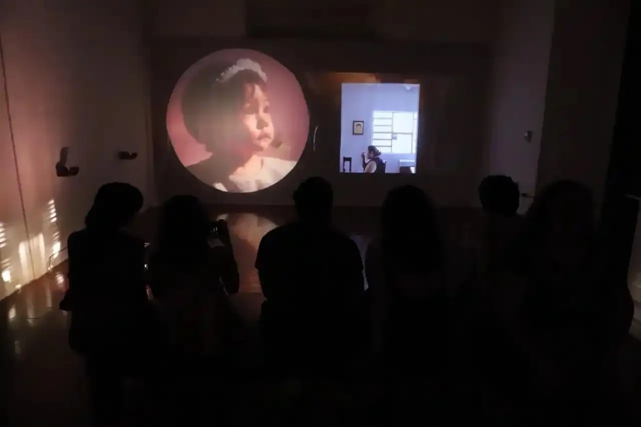 Jóvenes creadoras y creadores de la UNAY presentan exposición de cine experimental