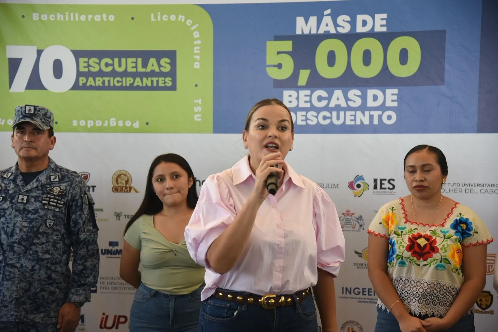 Lanzan en Mérida más de 5 mil becas para evitar la deserción escolar
