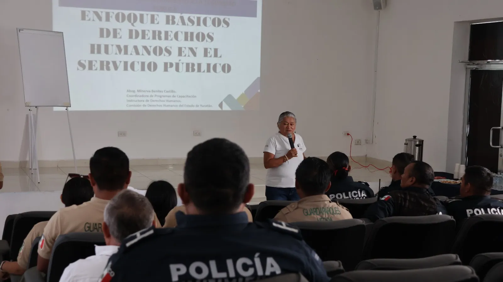 Policía de Mérida recibe capacitación en derechos humanos